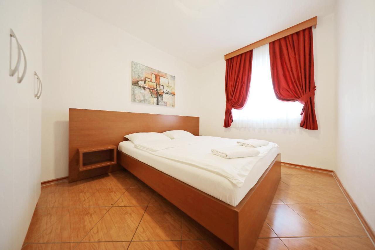 Apartmani "Jadran" パグ エクステリア 写真
