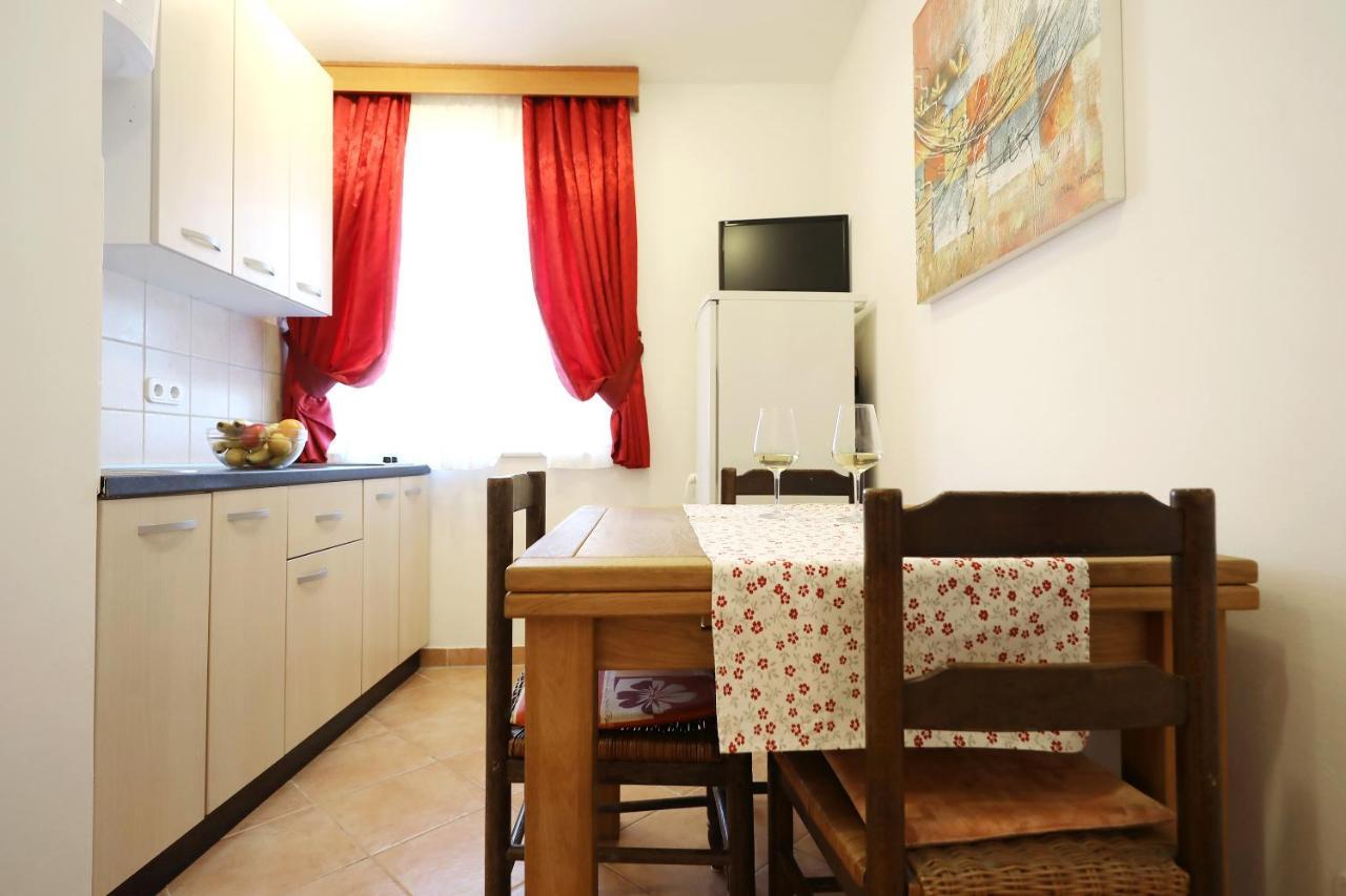 Apartmani "Jadran" パグ エクステリア 写真